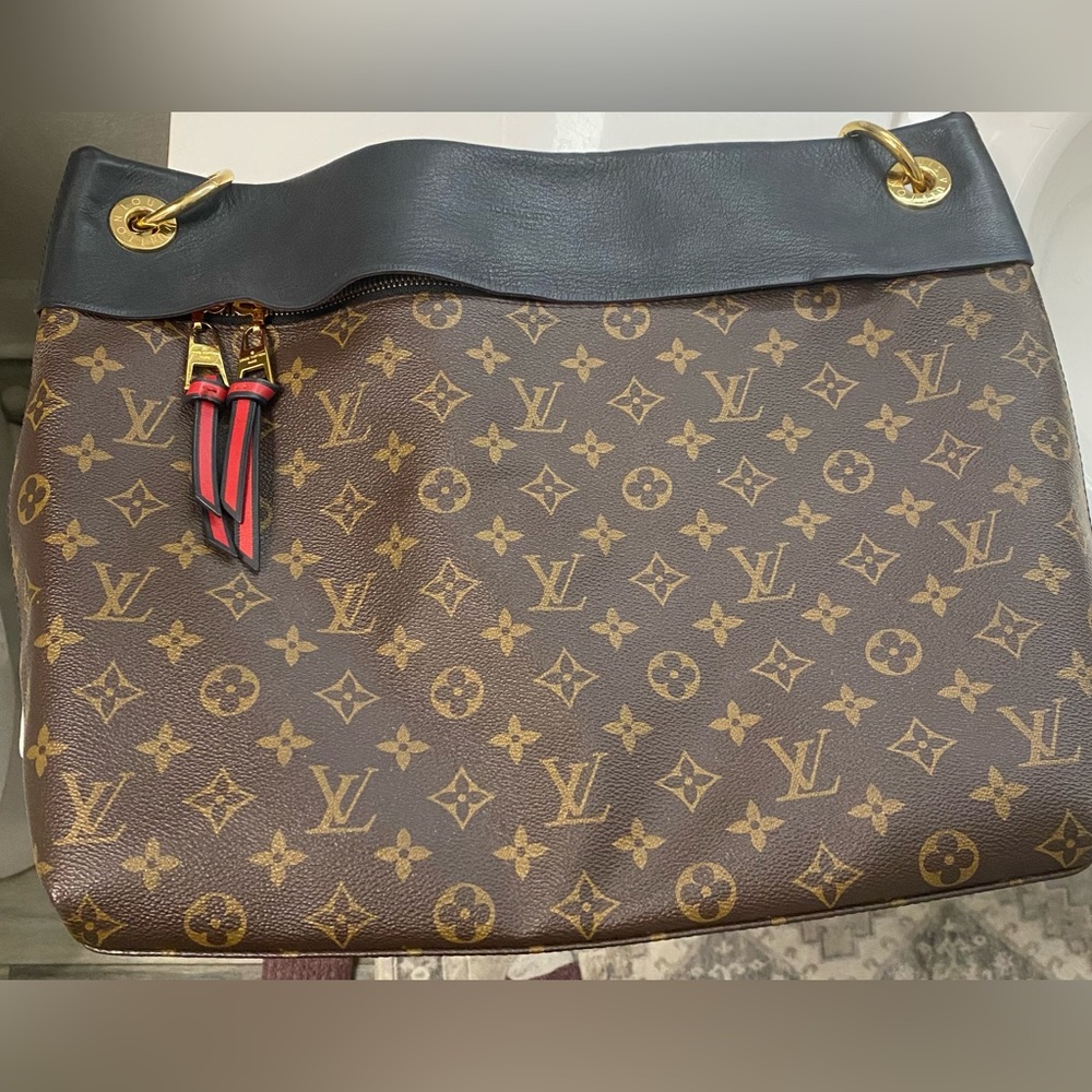 Louis Vuitton Tuileries Hobo